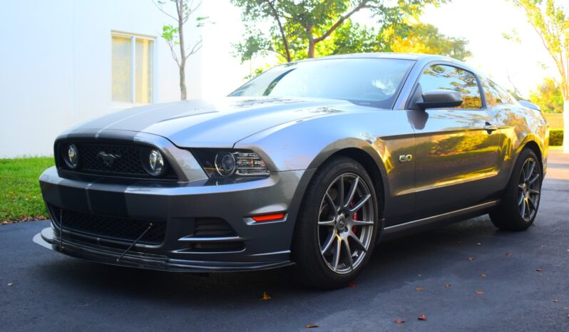 
								2013 Ford Mustang GT Premium full									