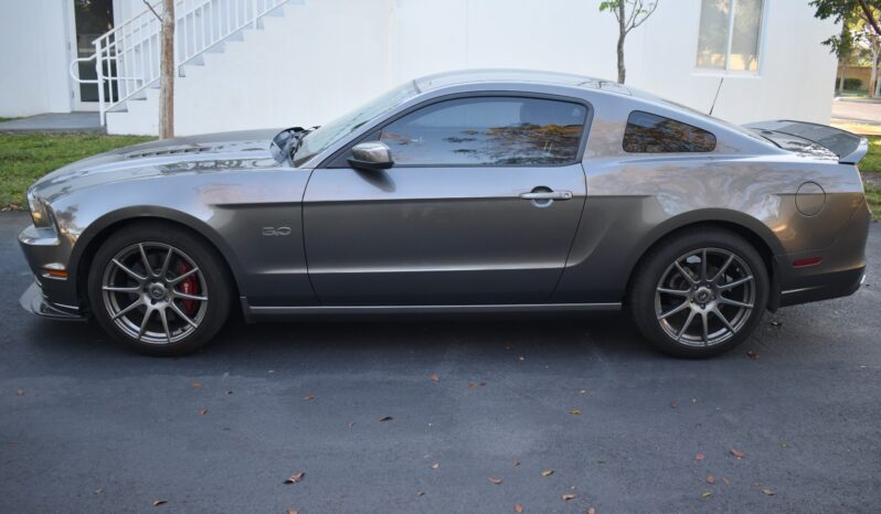 
								2013 Ford Mustang GT Premium full									