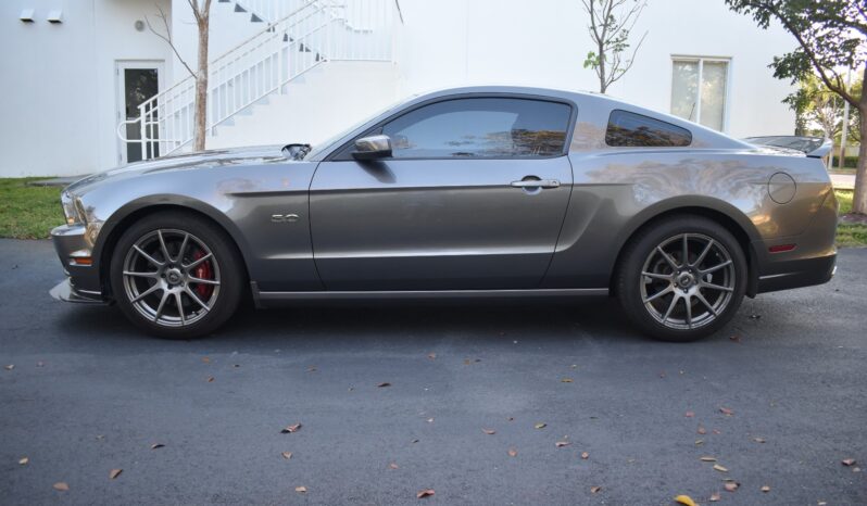 
								2013 Ford Mustang GT Premium full									