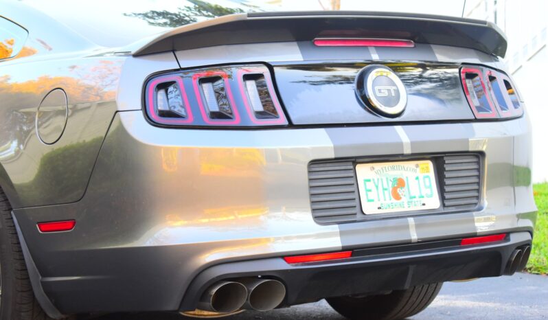 
								2013 Ford Mustang GT Premium full									