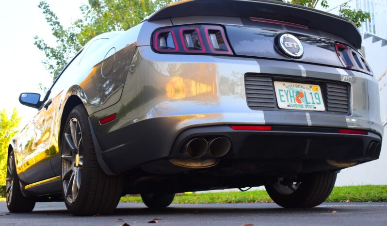 
								2013 Ford Mustang GT Premium full									