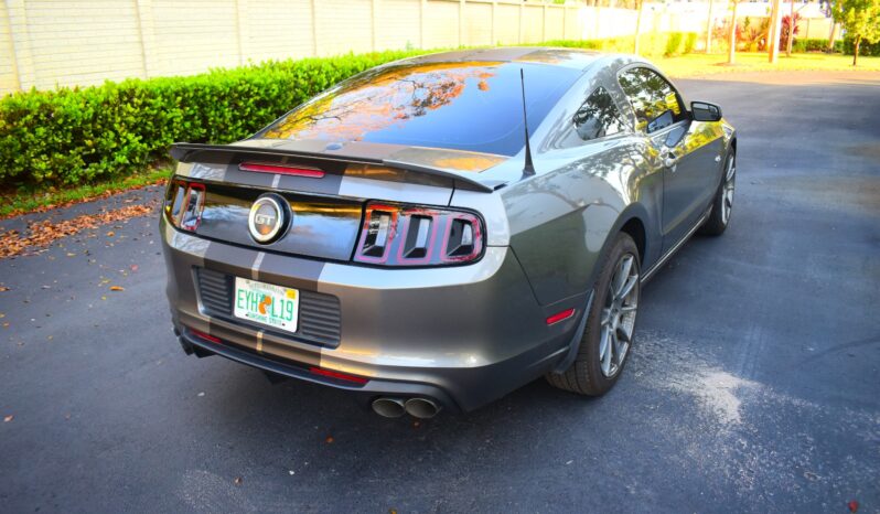 
								2013 Ford Mustang GT Premium full									