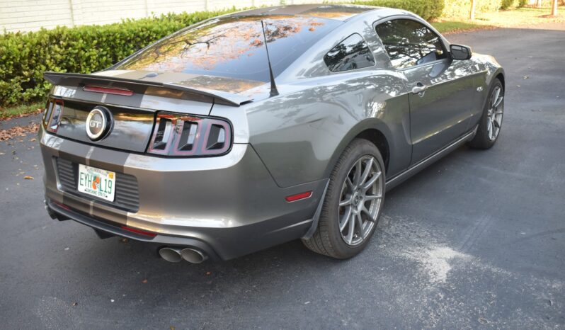 
								2013 Ford Mustang GT Premium full									