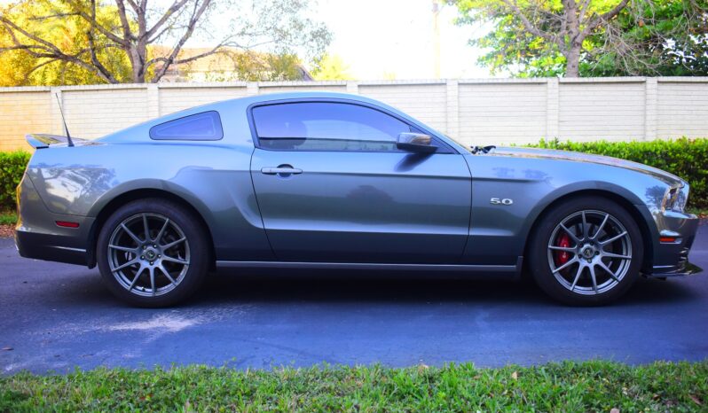 
								2013 Ford Mustang GT Premium full									