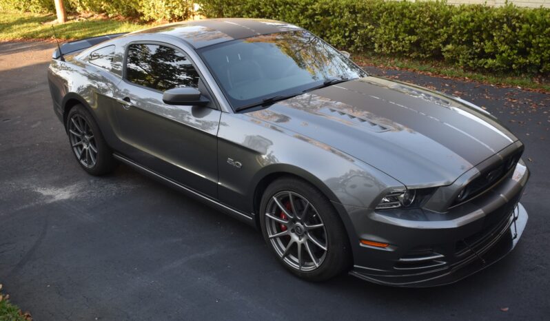 
								2013 Ford Mustang GT Premium full									