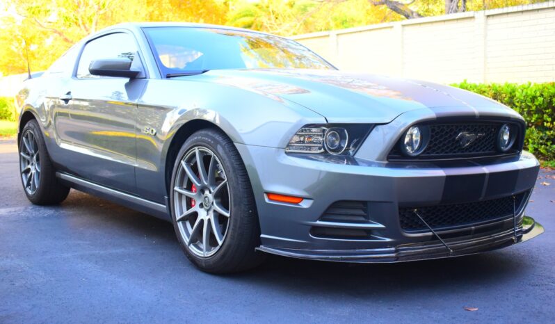 
								2013 Ford Mustang GT Premium full									