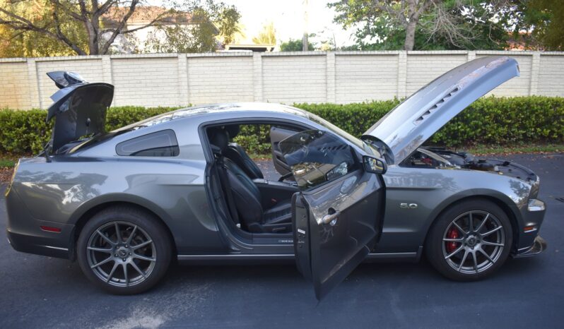 
								2013 Ford Mustang GT Premium full									