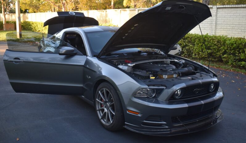 
								2013 Ford Mustang GT Premium full									